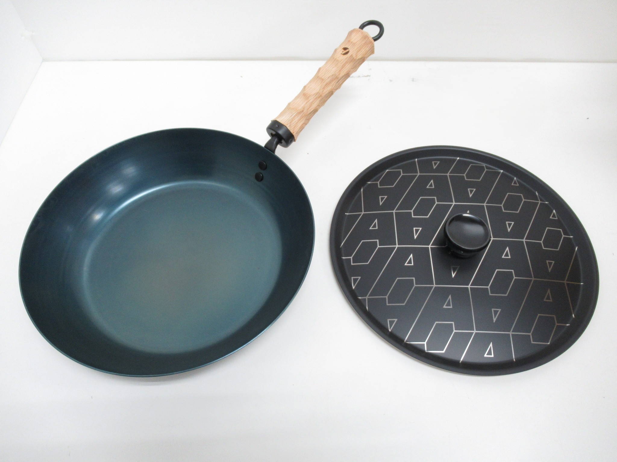 asimocrafts（アシモクラフツ） 鉄フライパン26cm+ステンレスブラック蓋セット