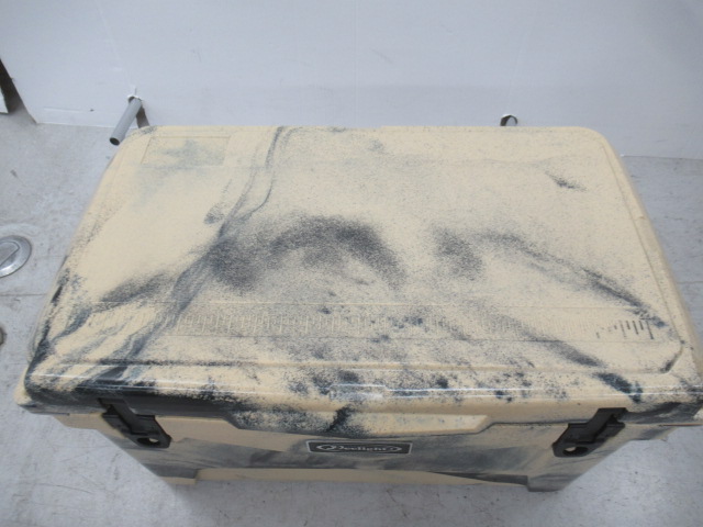 その他ブランド  ディーライト アイスランドクーラー 45QT デザートカモ