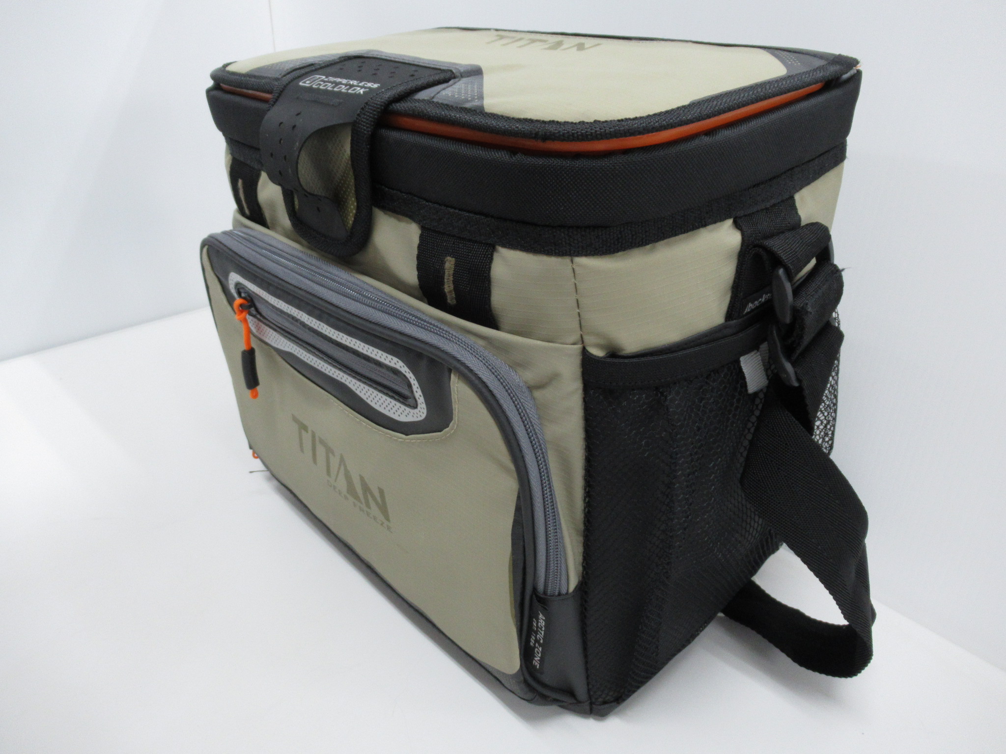 その他ブランド  TITAN DEEP FREEZE クーラーバッグ 16