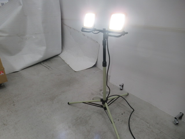 その他ブランド  アイリスオーヤマ LEDスタンドライトLWTL-10000S
