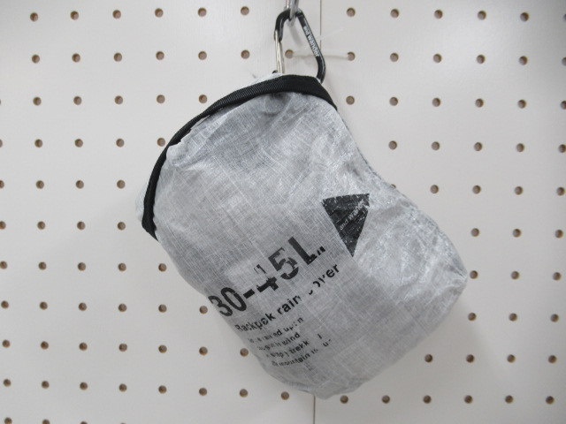 and wander（アンドワンダー）  ダイニーマカバーバッグ 30-45L