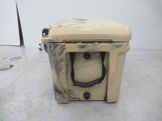 その他ブランド  ディーライト アイスランドクーラー 45QT デザートカモ