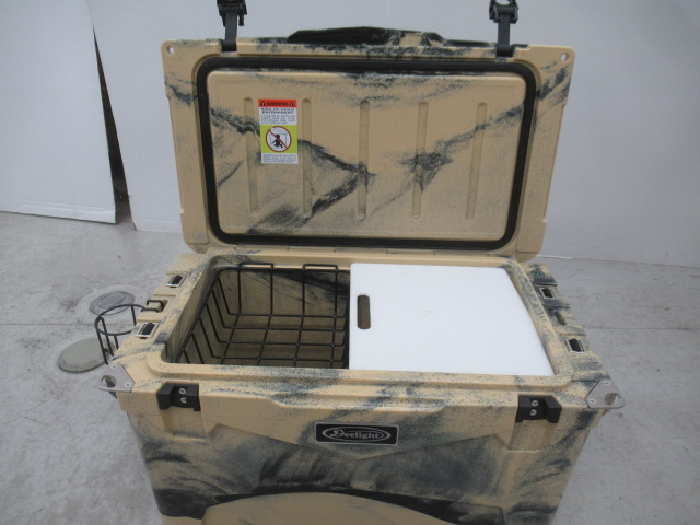 その他ブランド  ディーライト アイスランドクーラー 45QT デザートカモ