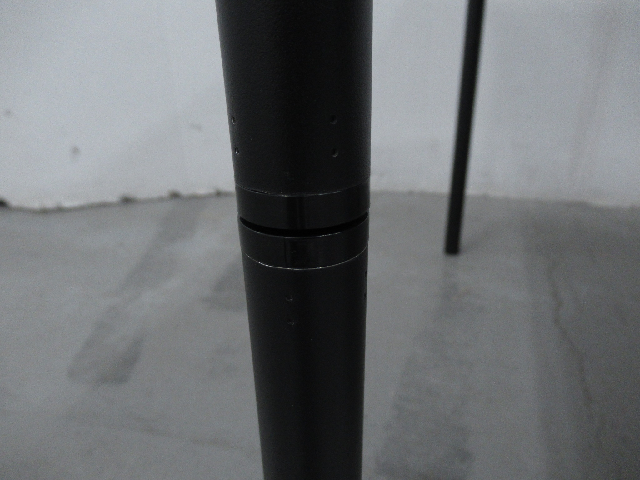 DOD（ディーオーディー）  ナニゲニーテーブルL