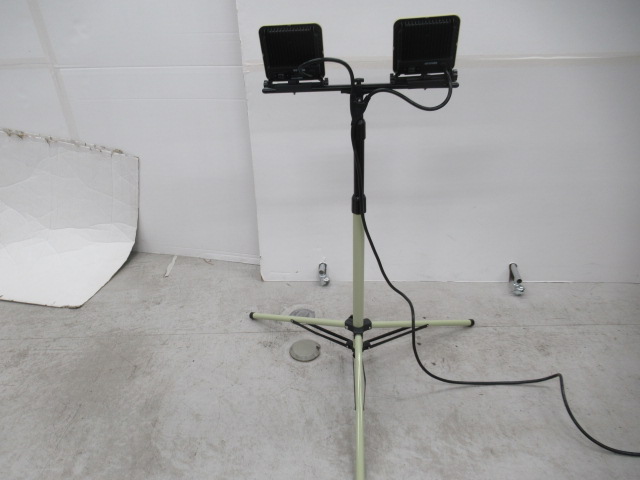 その他ブランド  アイリスオーヤマ LEDスタンドライトLWTL-10000S