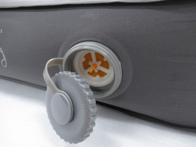 Coleman（コールマン）  キャンパーインフレーターマットハイピーク/ダブル