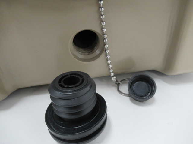 VASTLAND（ヴァストランド）  タフクーラーボックス 42.5L  T型フックタイプ タン