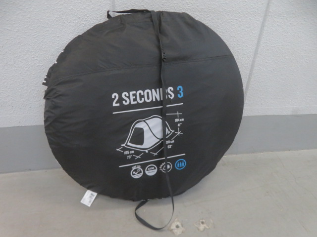 Quechua（ケシュア）  2 SECONDS EASY 3 FRESH&BLACK