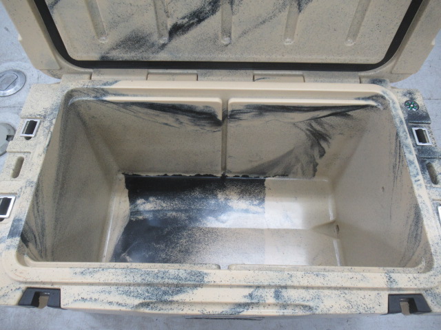 その他ブランド  ディーライト アイスランドクーラー 45QT デザートカモ