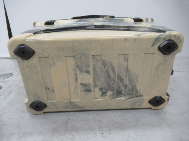 その他ブランド  ディーライト アイスランドクーラー 45QT デザートカモ