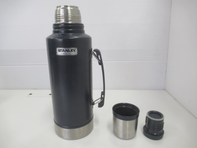 STANLEY（スタンレー）  クラシック真空ボトル 1.9L ネイビー